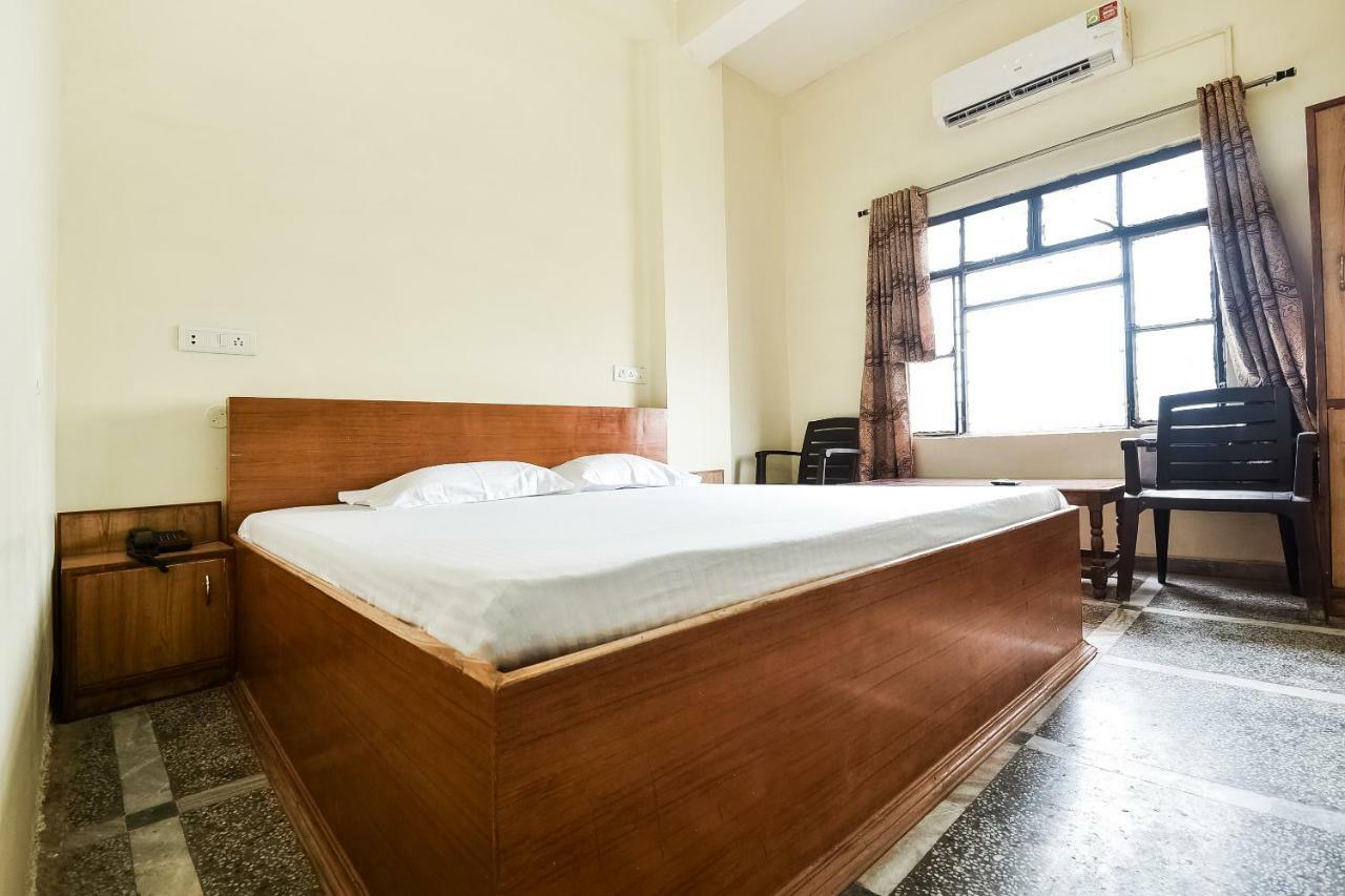 Hotel Lalit Palace Babina Экстерьер фото
