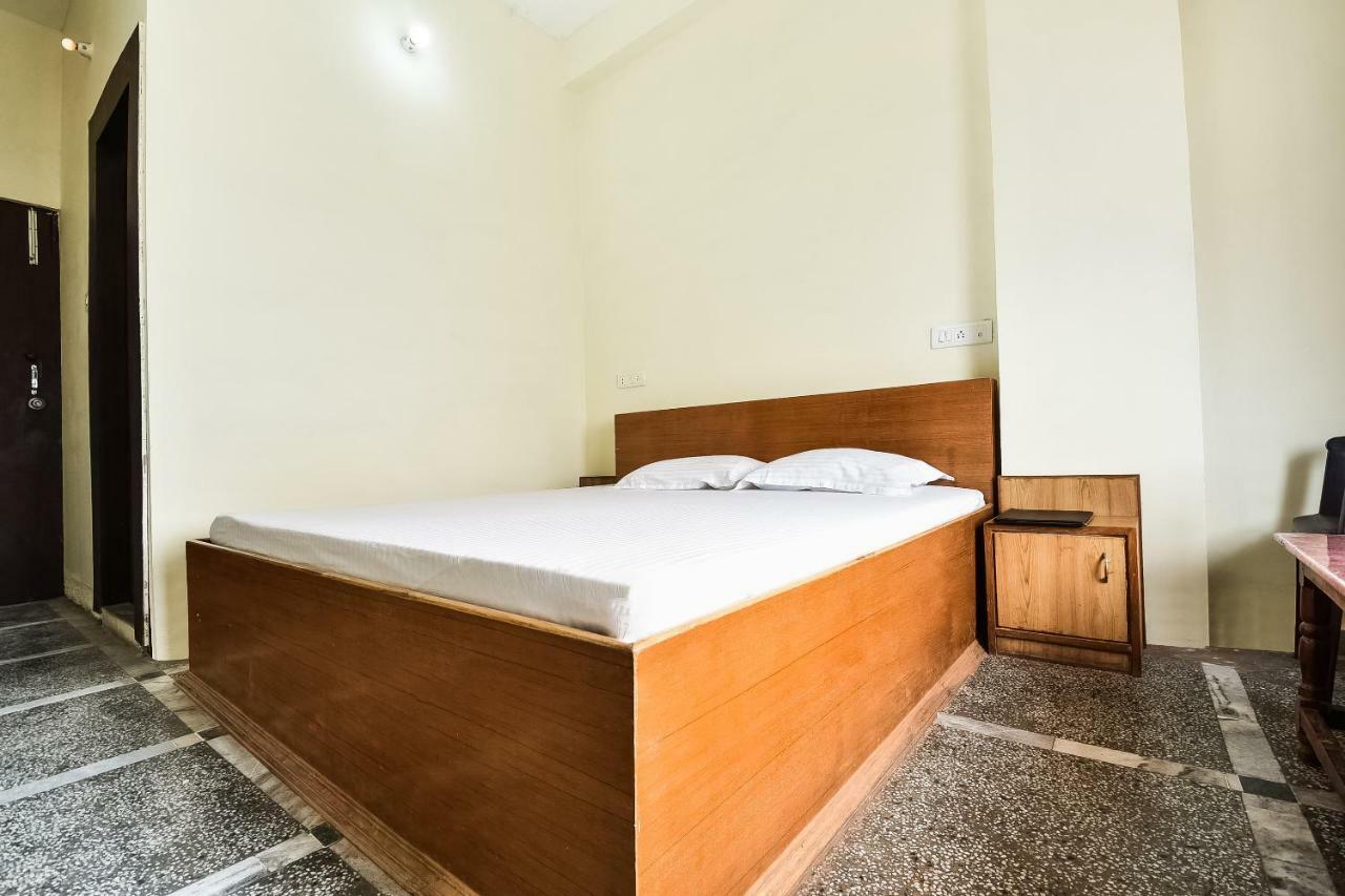Hotel Lalit Palace Babina Экстерьер фото