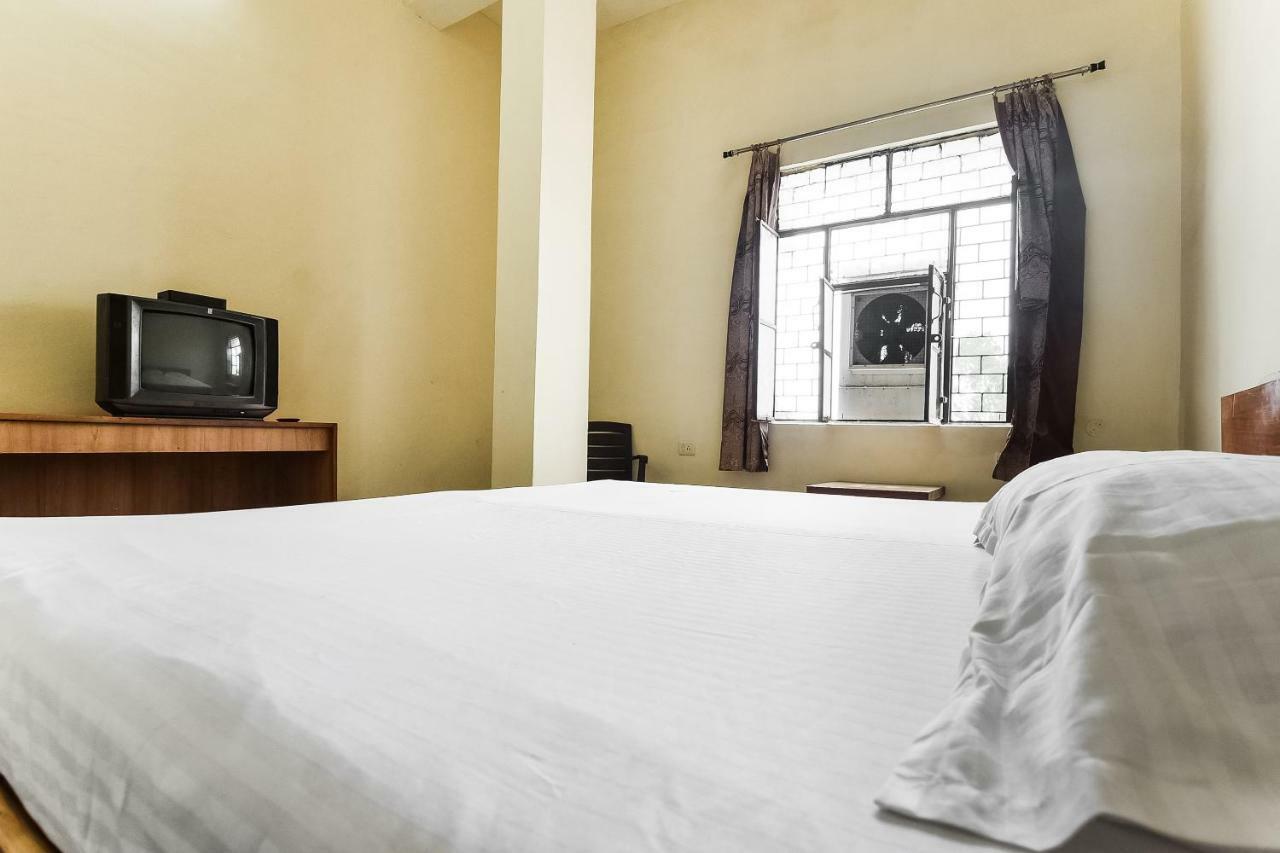 Hotel Lalit Palace Babina Экстерьер фото