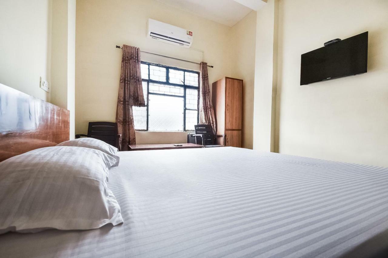 Hotel Lalit Palace Babina Экстерьер фото