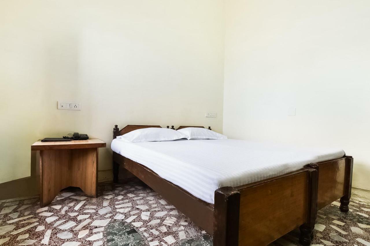 Hotel Lalit Palace Babina Экстерьер фото