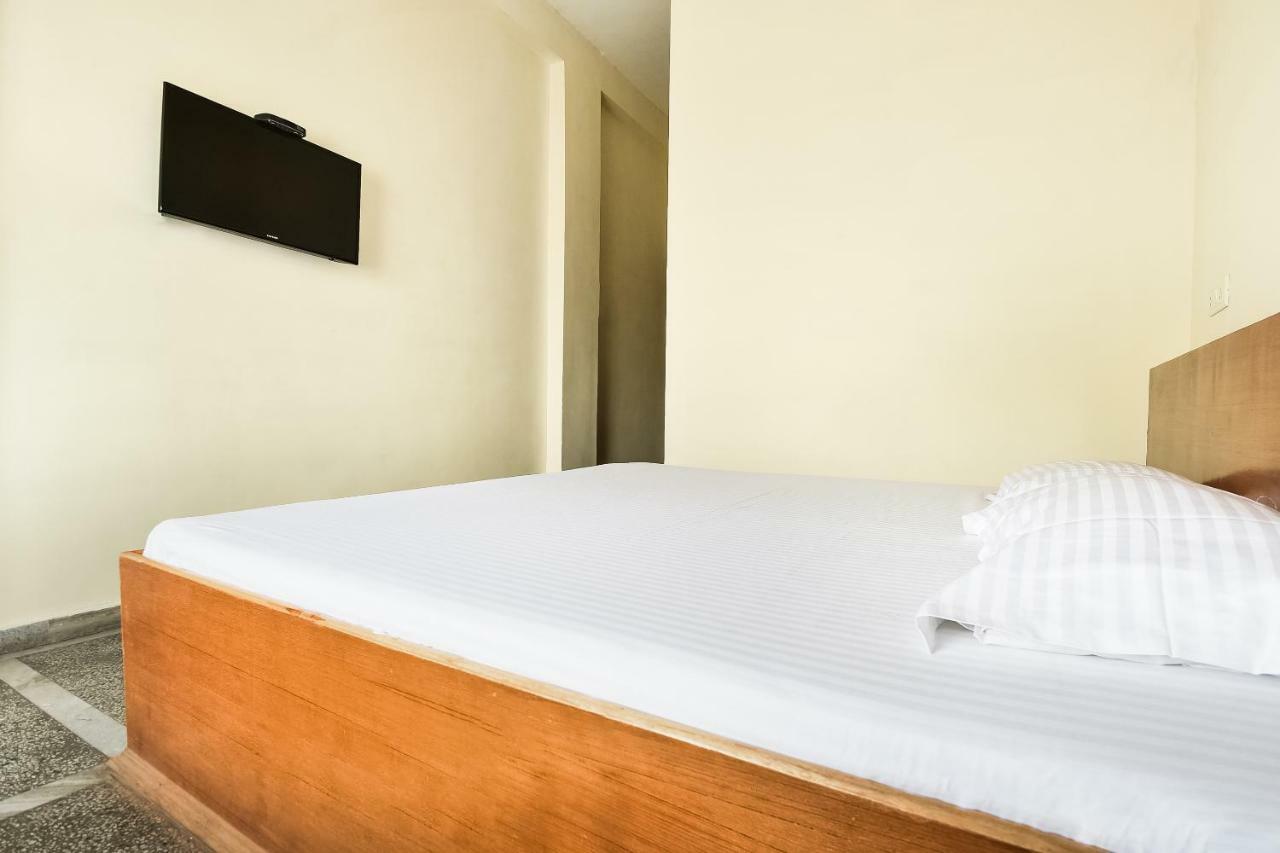 Hotel Lalit Palace Babina Экстерьер фото