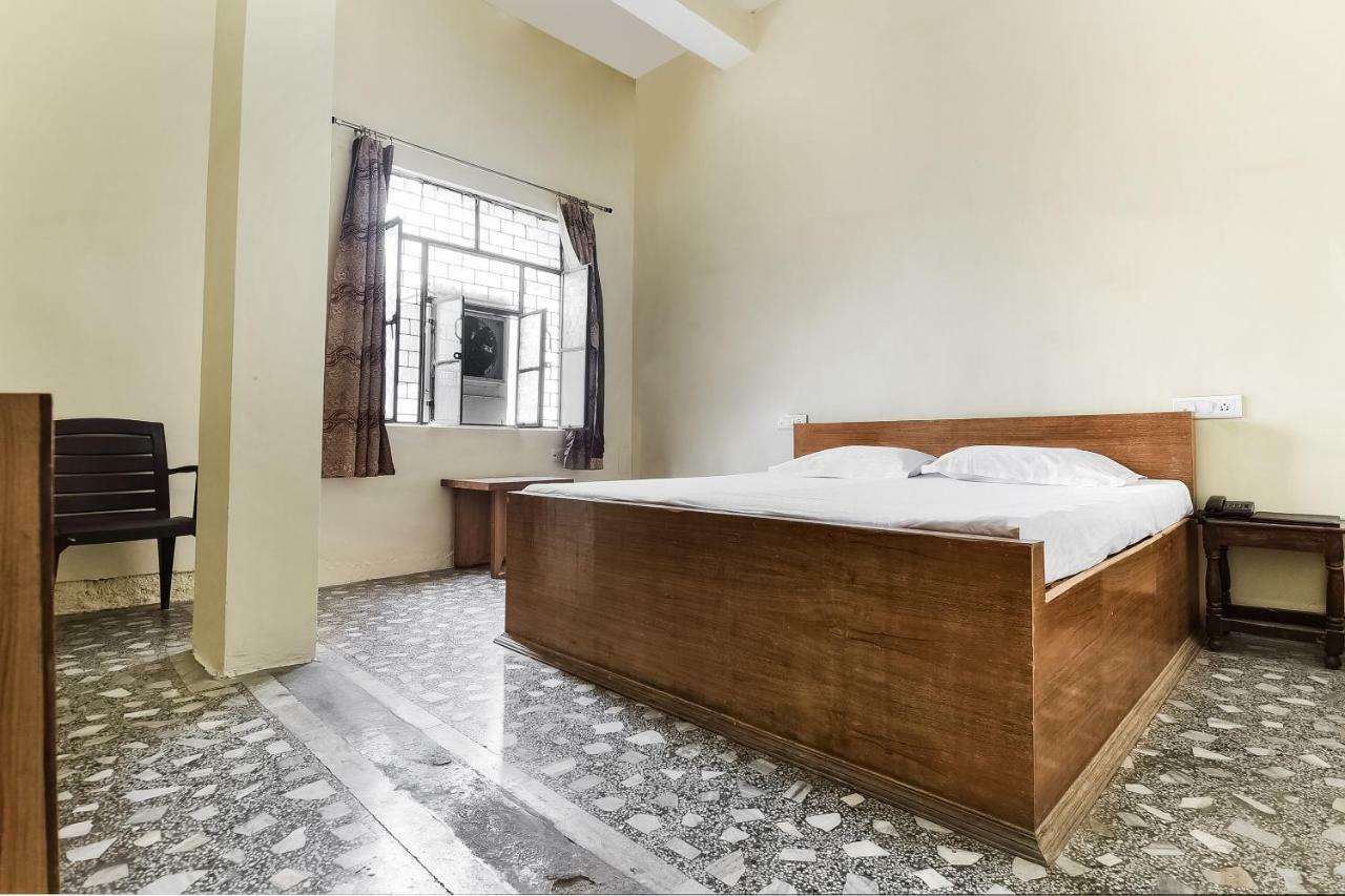 Hotel Lalit Palace Babina Экстерьер фото