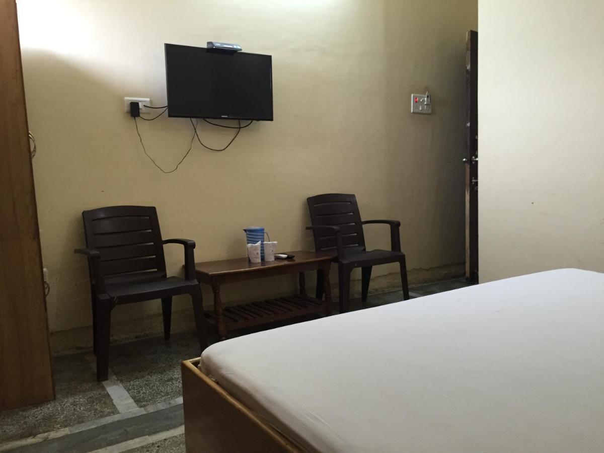 Hotel Lalit Palace Babina Экстерьер фото