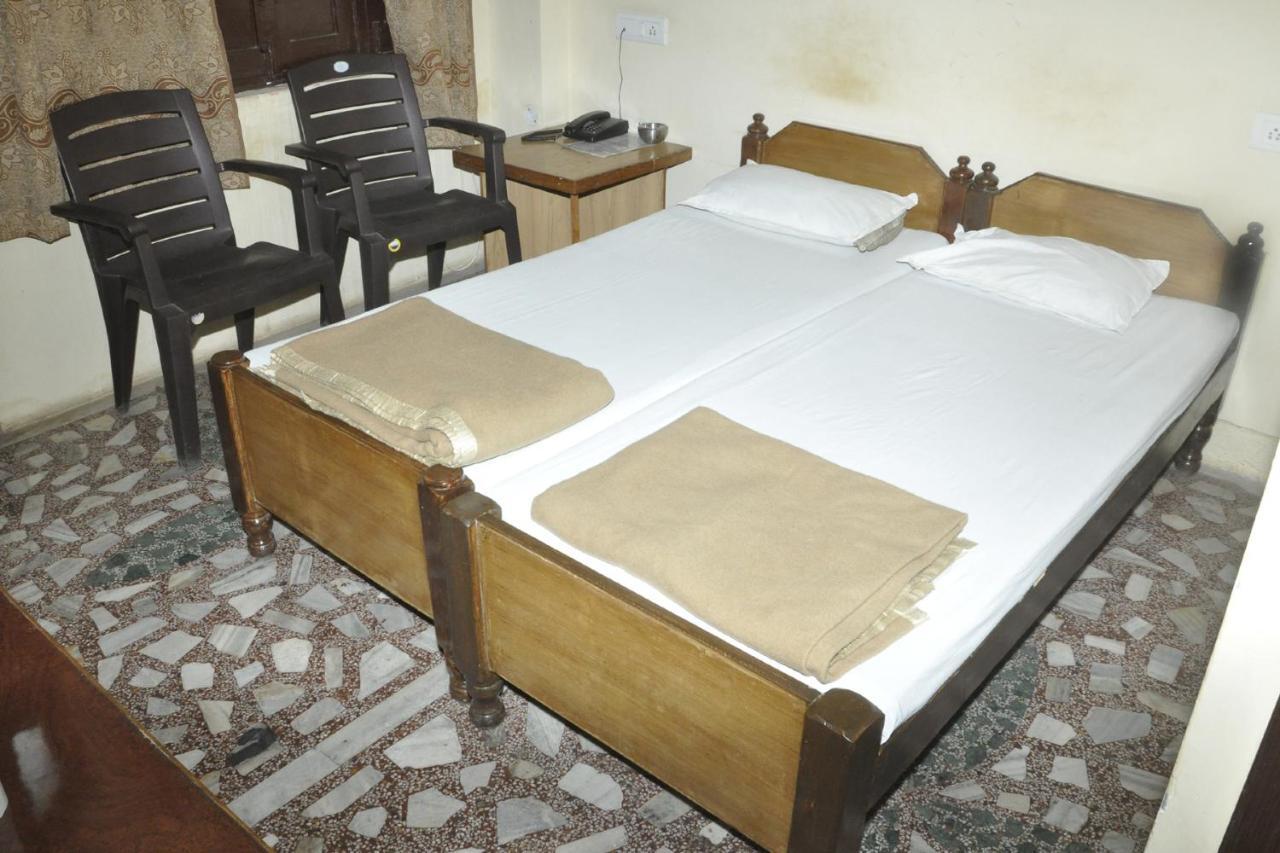 Hotel Lalit Palace Babina Экстерьер фото